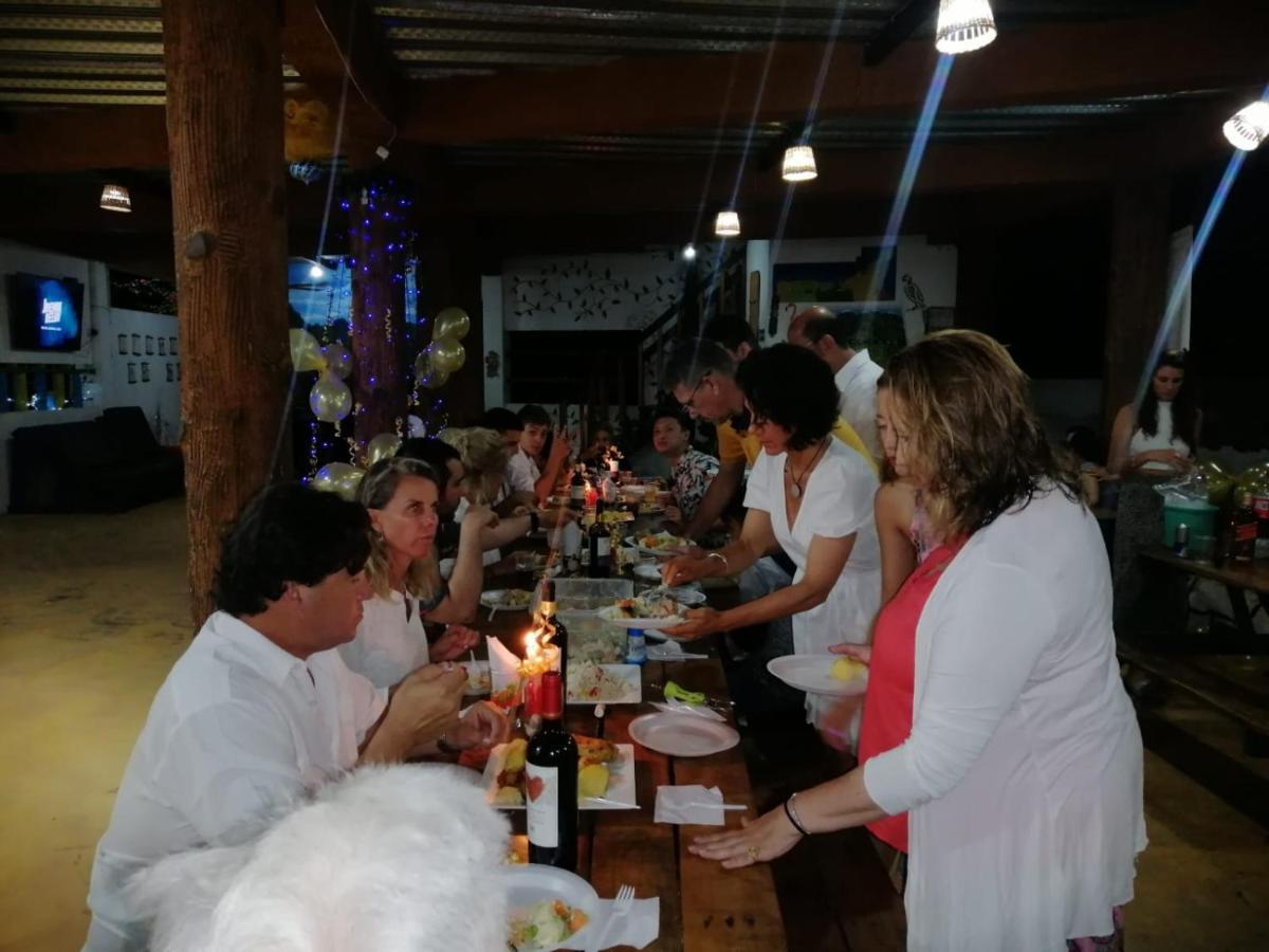 פאלומינו Hostal Luz De Luna מראה חיצוני תמונה