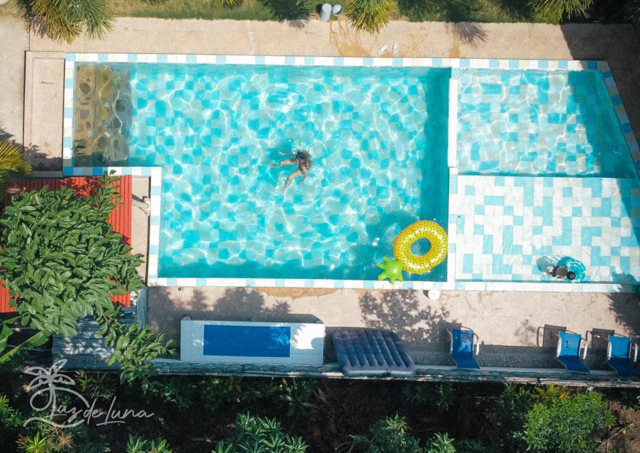 פאלומינו Hostal Luz De Luna מראה חיצוני תמונה