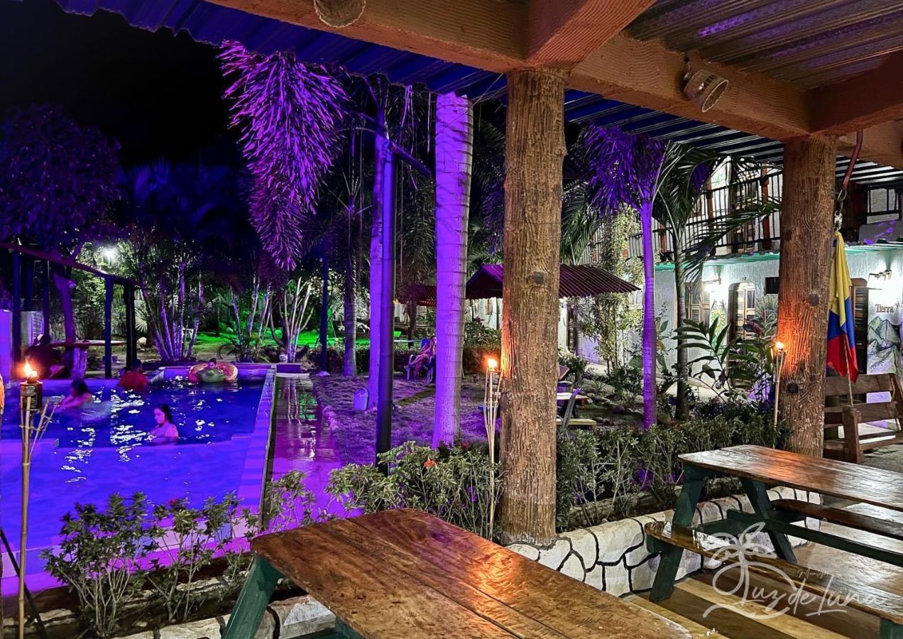 פאלומינו Hostal Luz De Luna מראה חיצוני תמונה