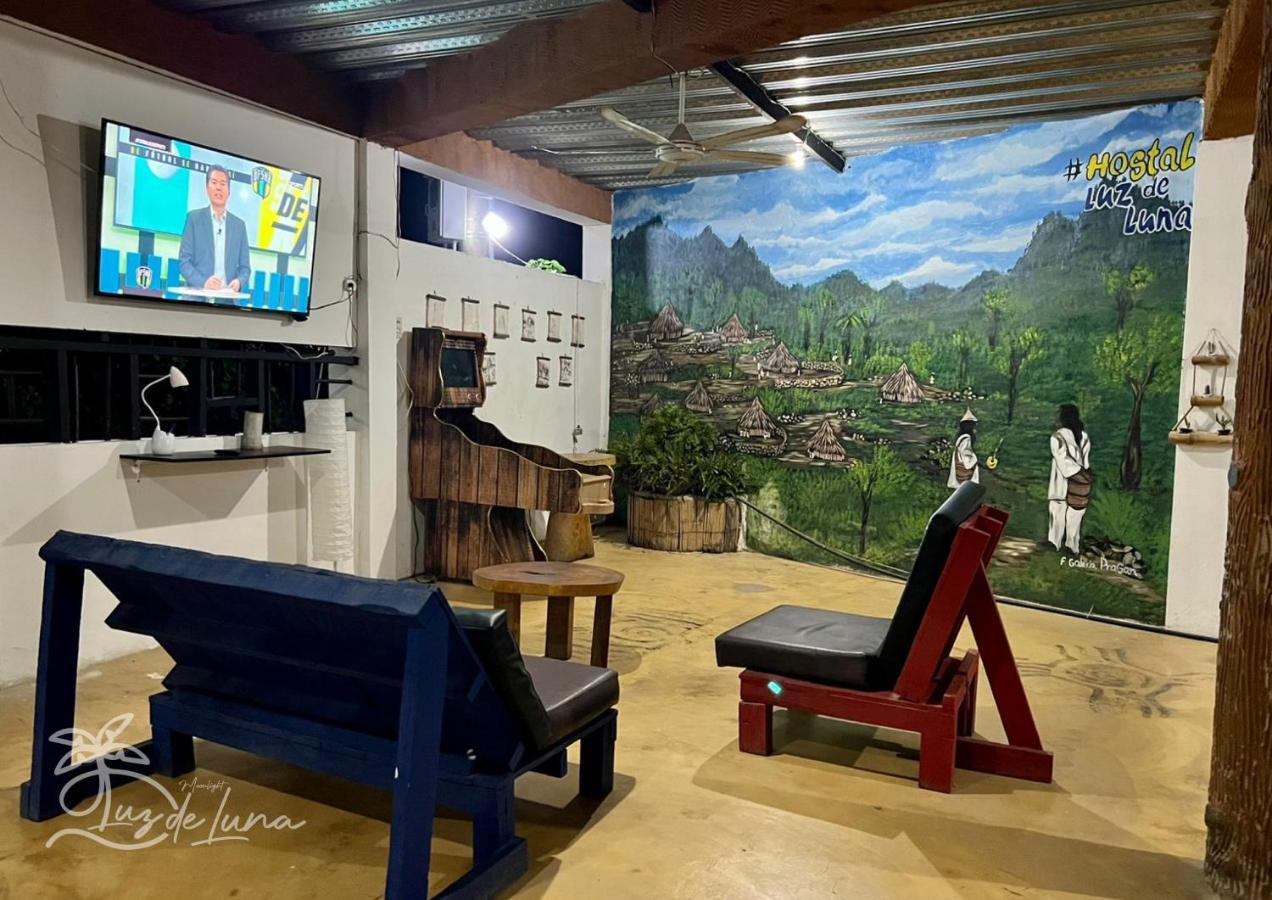 פאלומינו Hostal Luz De Luna מראה חיצוני תמונה