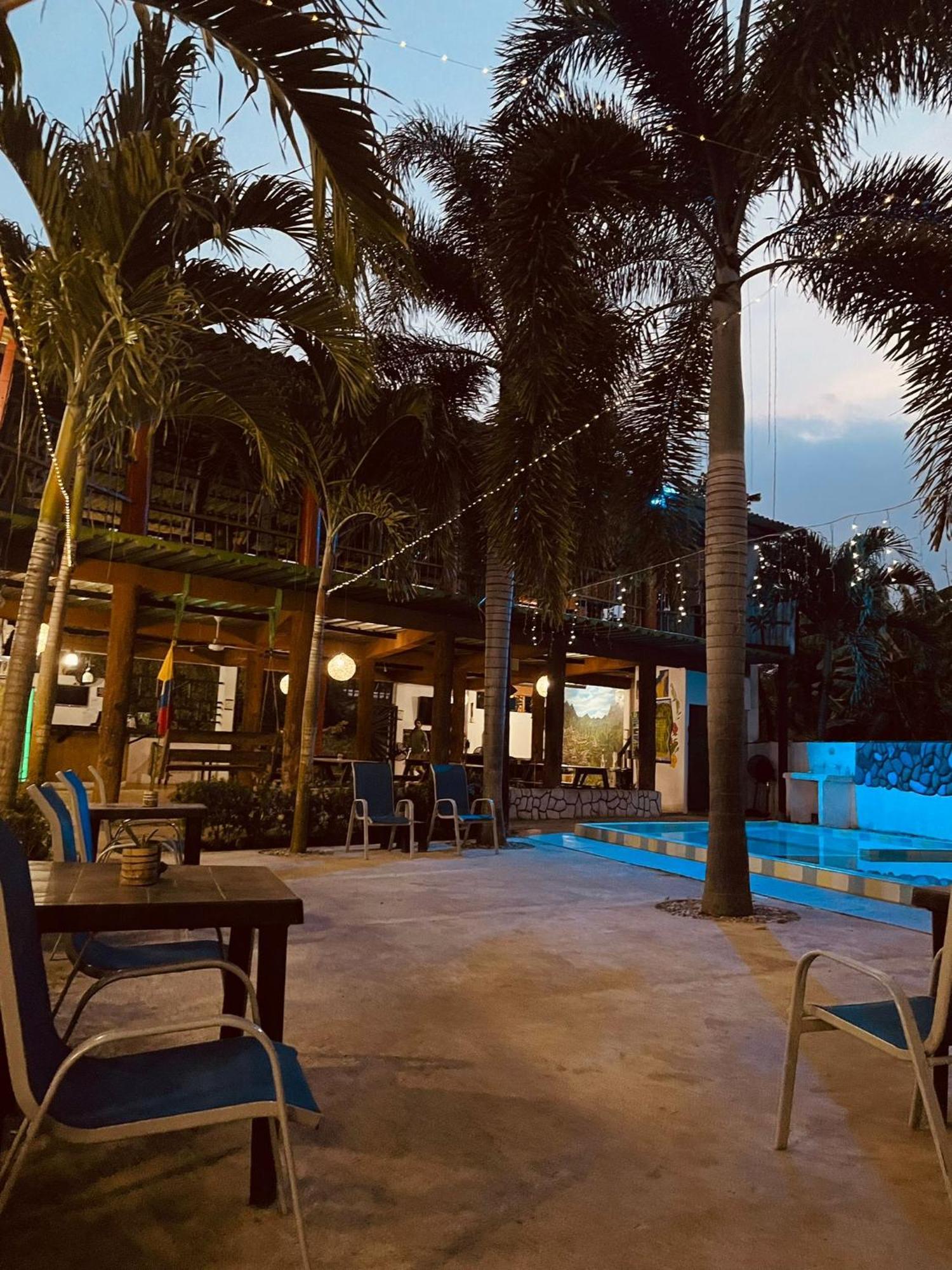 פאלומינו Hostal Luz De Luna מראה חיצוני תמונה