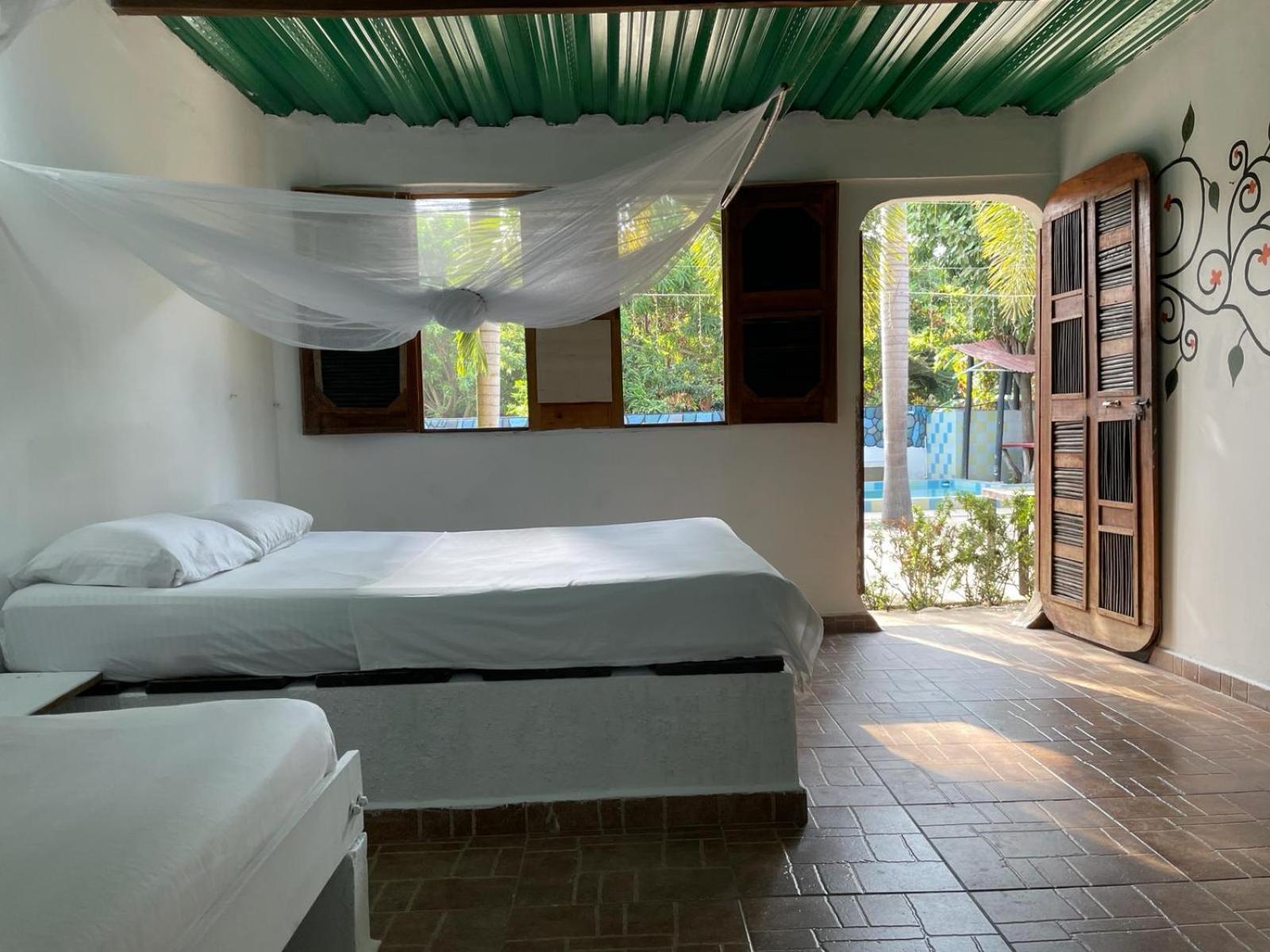 פאלומינו Hostal Luz De Luna מראה חיצוני תמונה