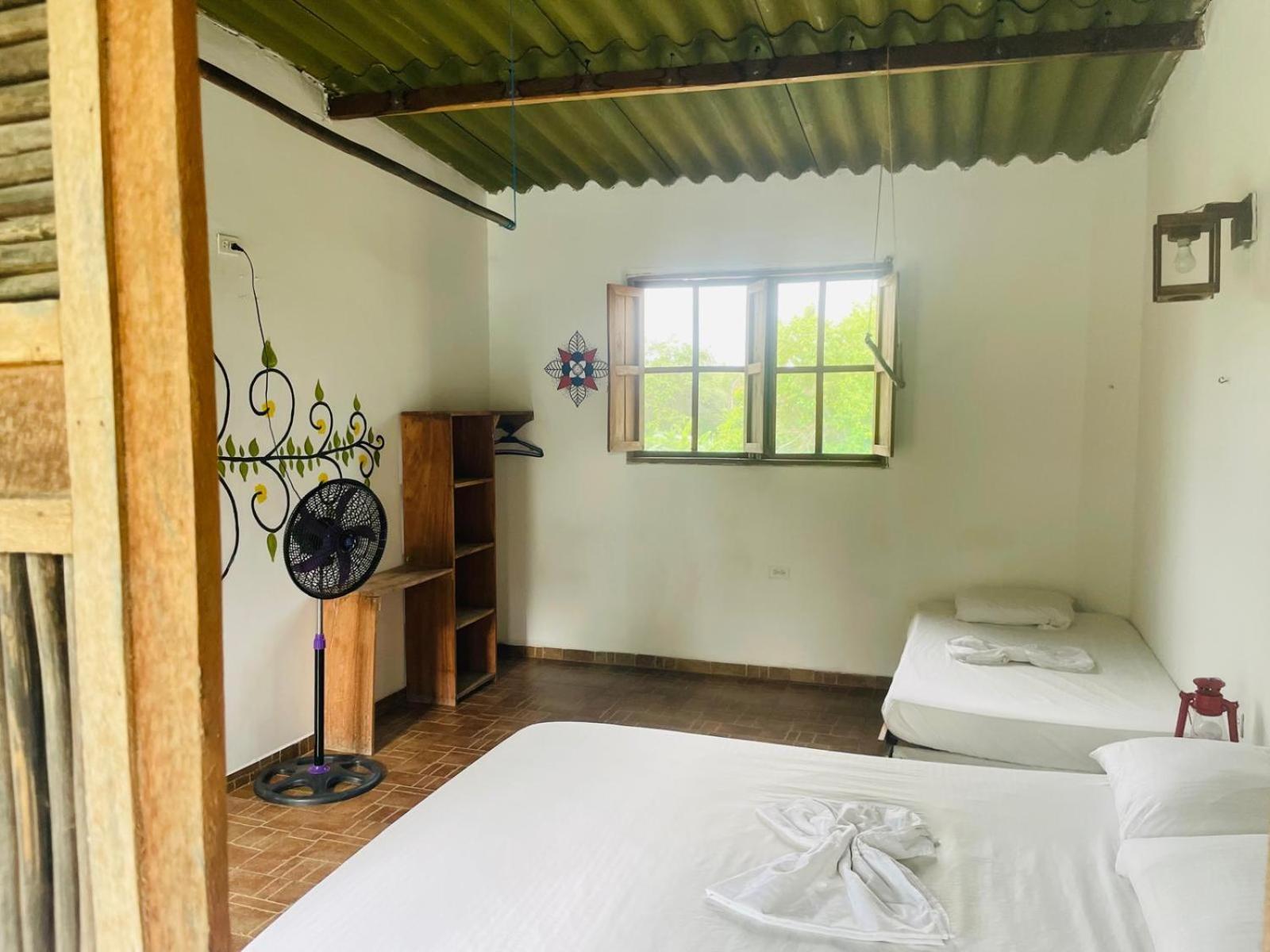פאלומינו Hostal Luz De Luna מראה חיצוני תמונה