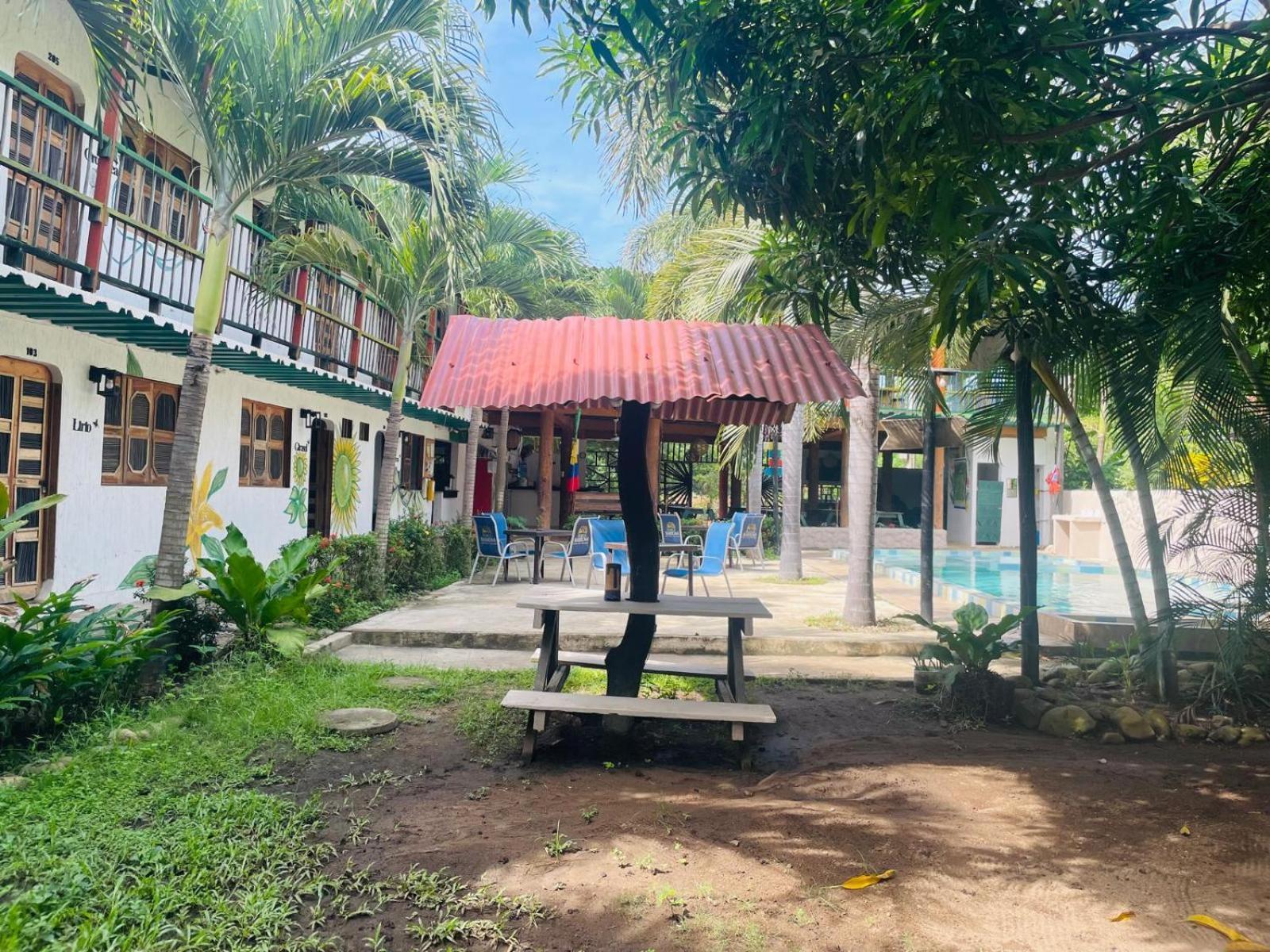 פאלומינו Hostal Luz De Luna מראה חיצוני תמונה