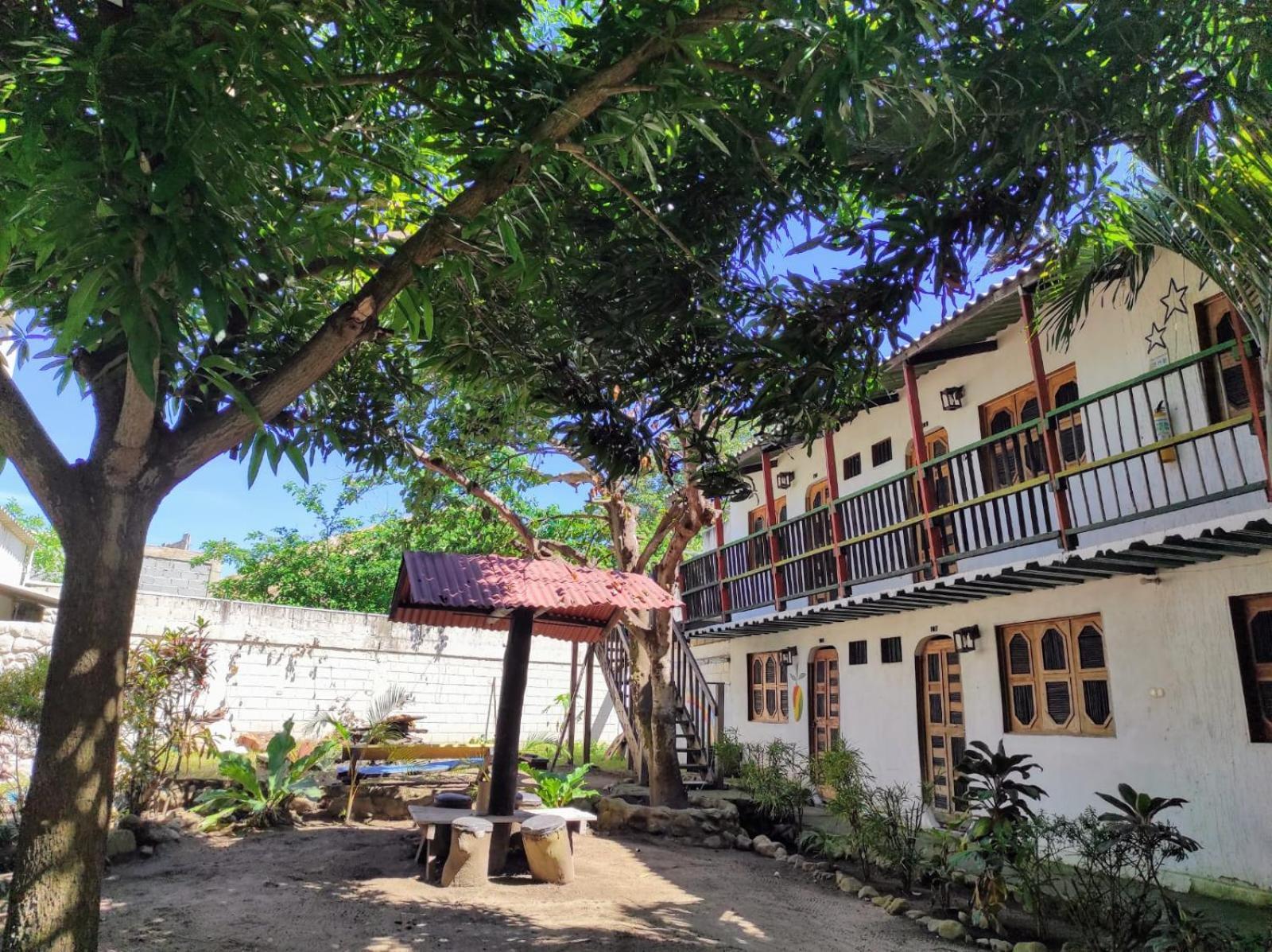 פאלומינו Hostal Luz De Luna מראה חיצוני תמונה