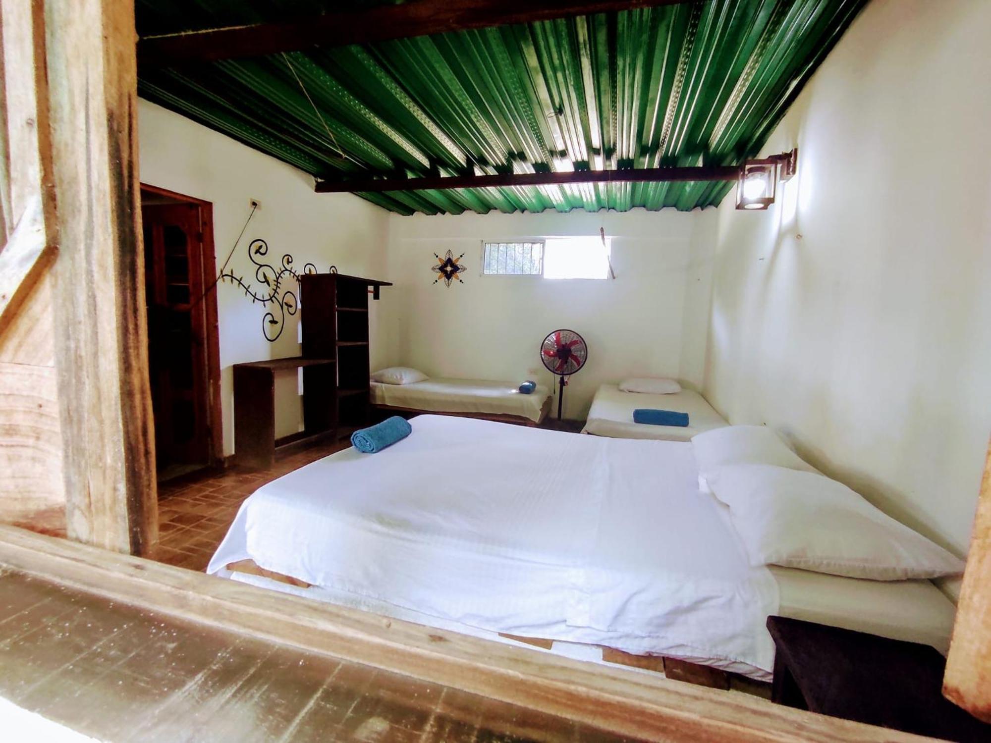 פאלומינו Hostal Luz De Luna מראה חיצוני תמונה