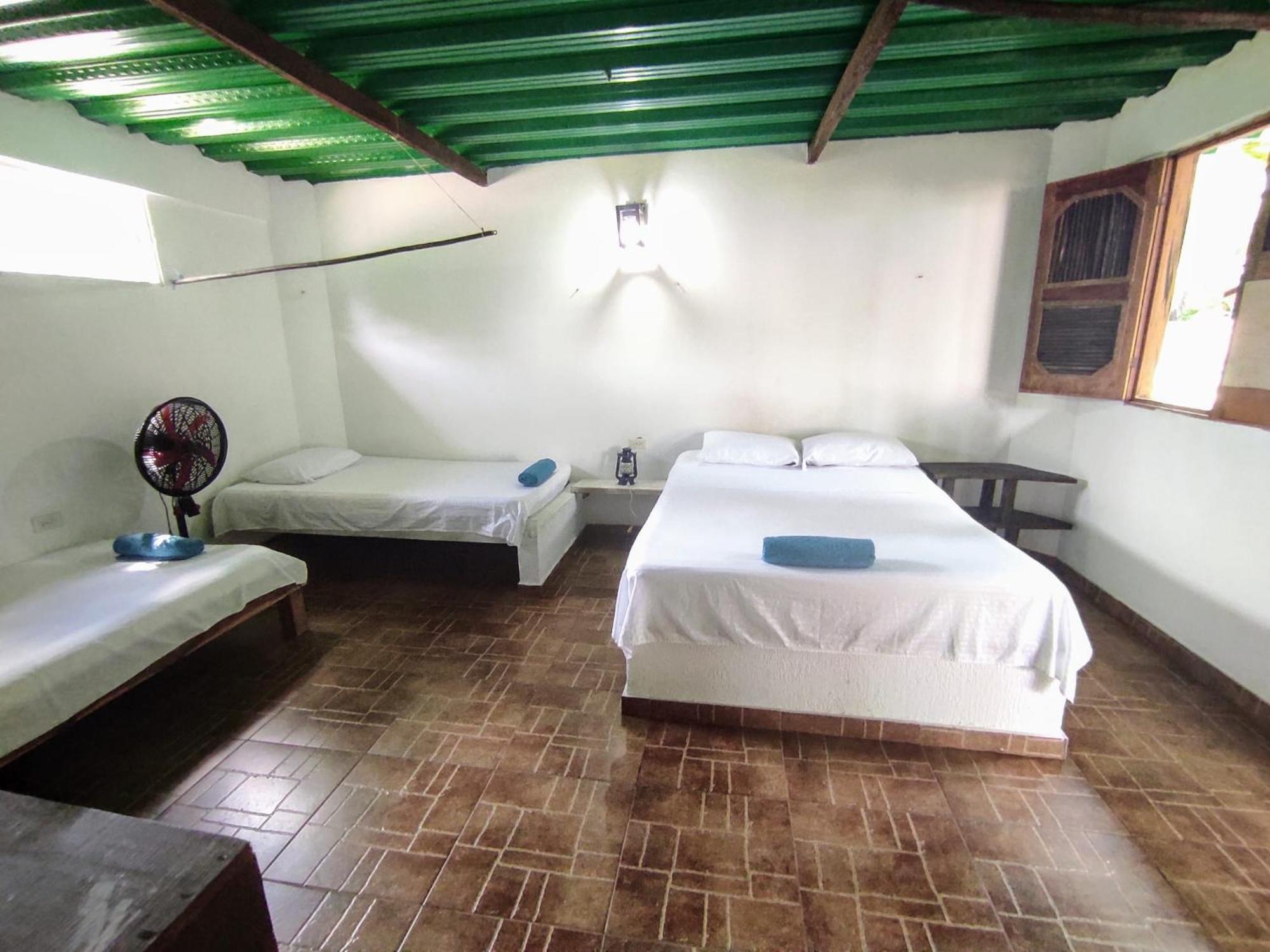 פאלומינו Hostal Luz De Luna מראה חיצוני תמונה