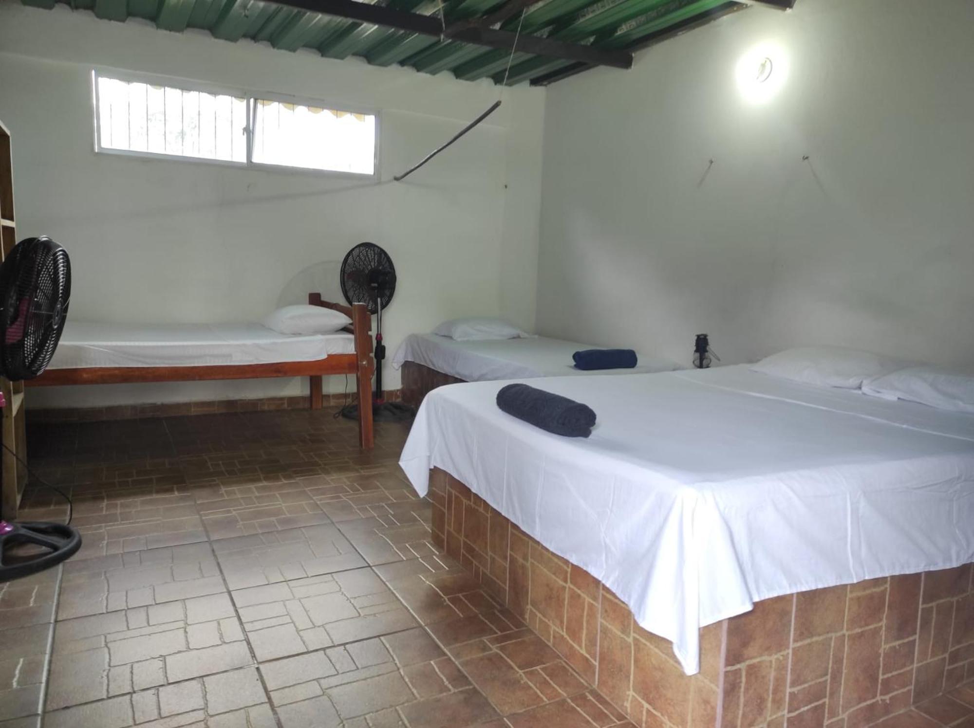 פאלומינו Hostal Luz De Luna מראה חיצוני תמונה