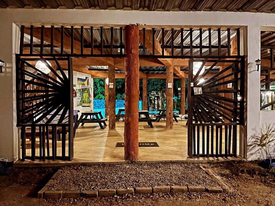 פאלומינו Hostal Luz De Luna מראה חיצוני תמונה